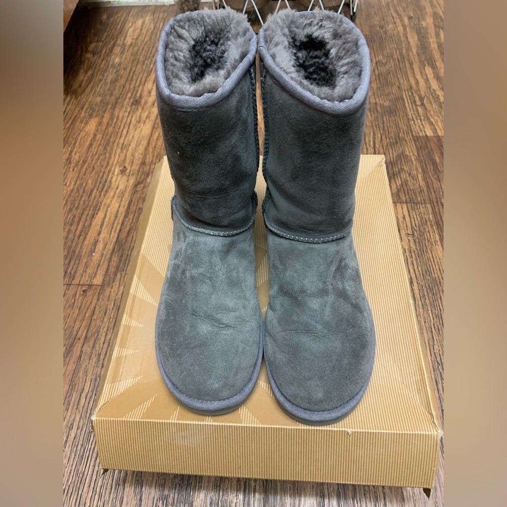 Ugg’s - Grey